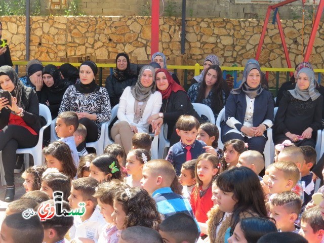 كفرقاسم – فيديو: بساتين الامل, السلام , والمحبة تحتفل بعيد الام على انغام عمو انس وجوقته ..